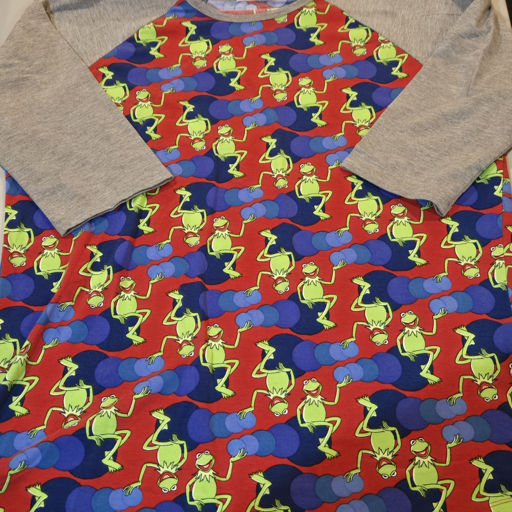 Colorful Frog Patterned Raglan Shirt (5c21)